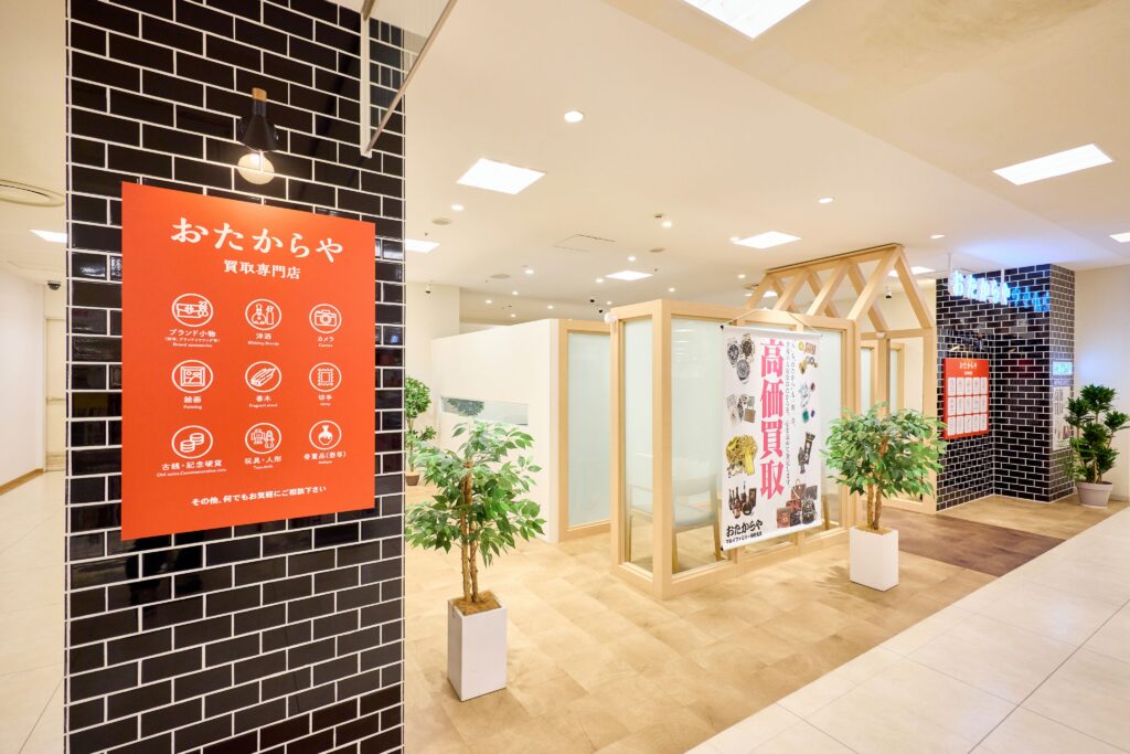 ブランド知識ゼロでも査定士になれるのはなぜ？未経験から始める“買取の仕事”のリアル